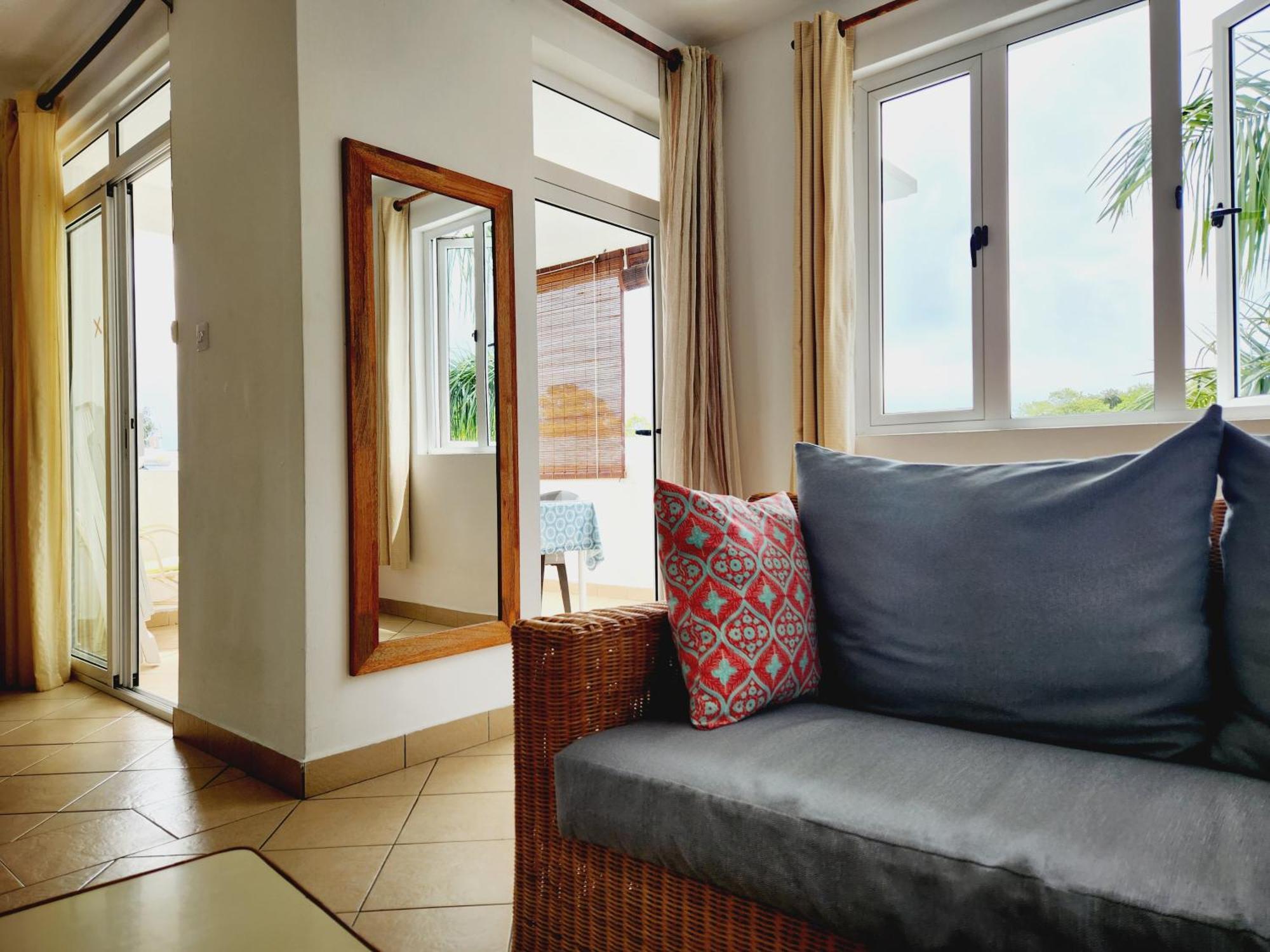 La Perla Holiday Apartments Pereybere Beach Room photo