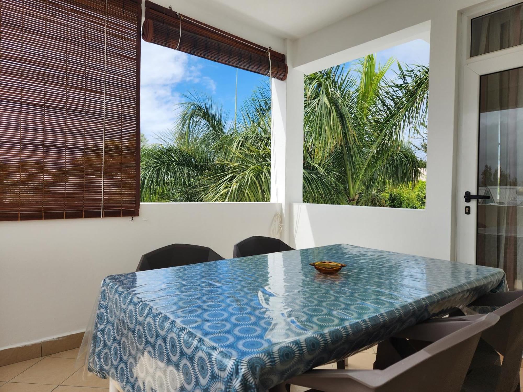 La Perla Holiday Apartments Pereybere Beach Room photo
